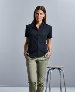 Ladies’ Short Sleeve Classic Pure Cotton Poplin Shirt från Russell – Damer